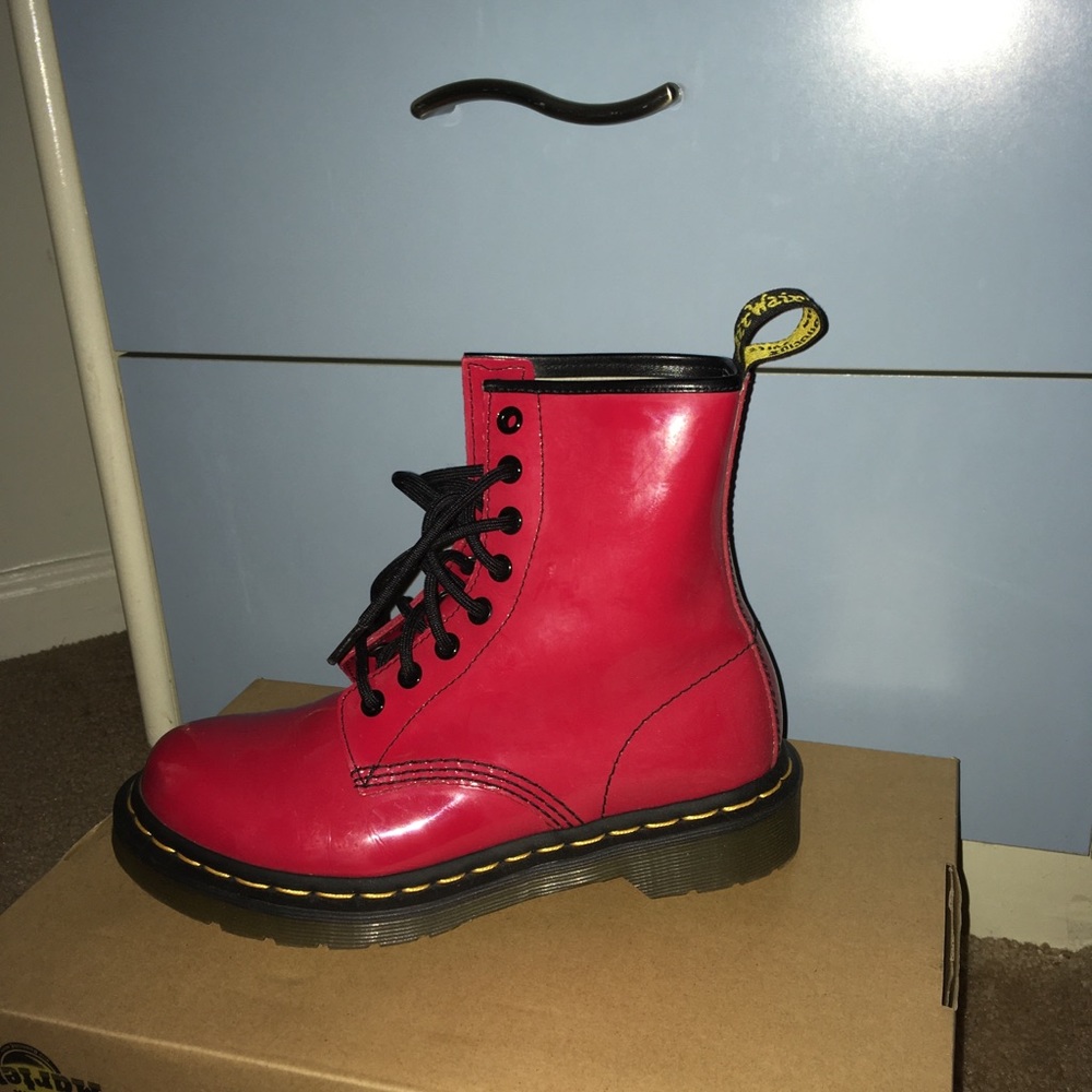 Dr. Martens- Red Patent Lamper